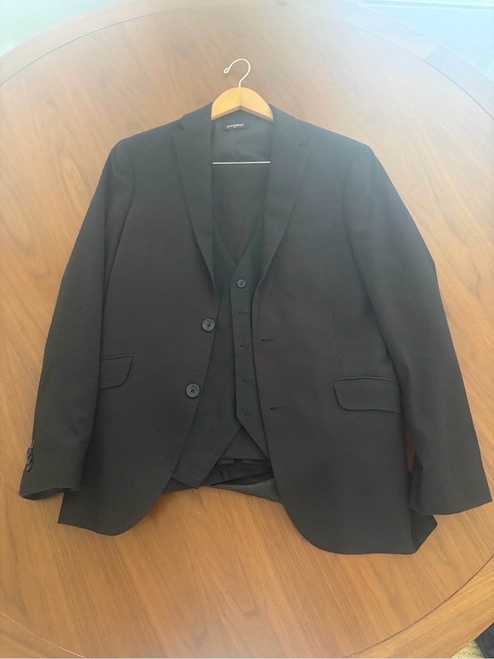Men’s 3 piece Suit Set (Jacket 38R, Pants 31W & Vest)